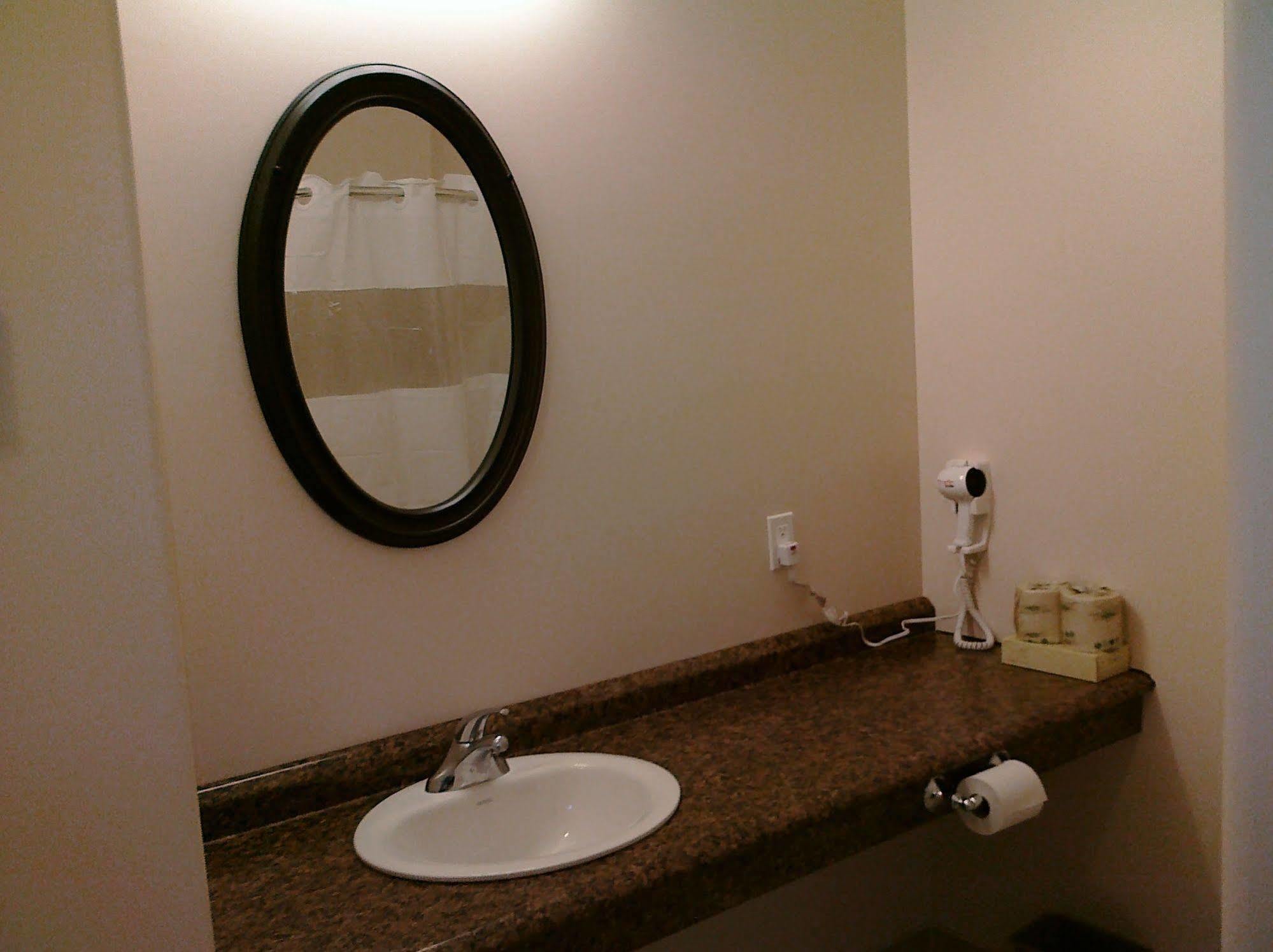 Auberge Macdonald Guest Inn Iroquois Falls Zewnętrze zdjęcie